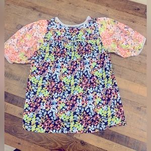 Maeve Anthropologie Flowered With Gray T-Shirt Front Small Top